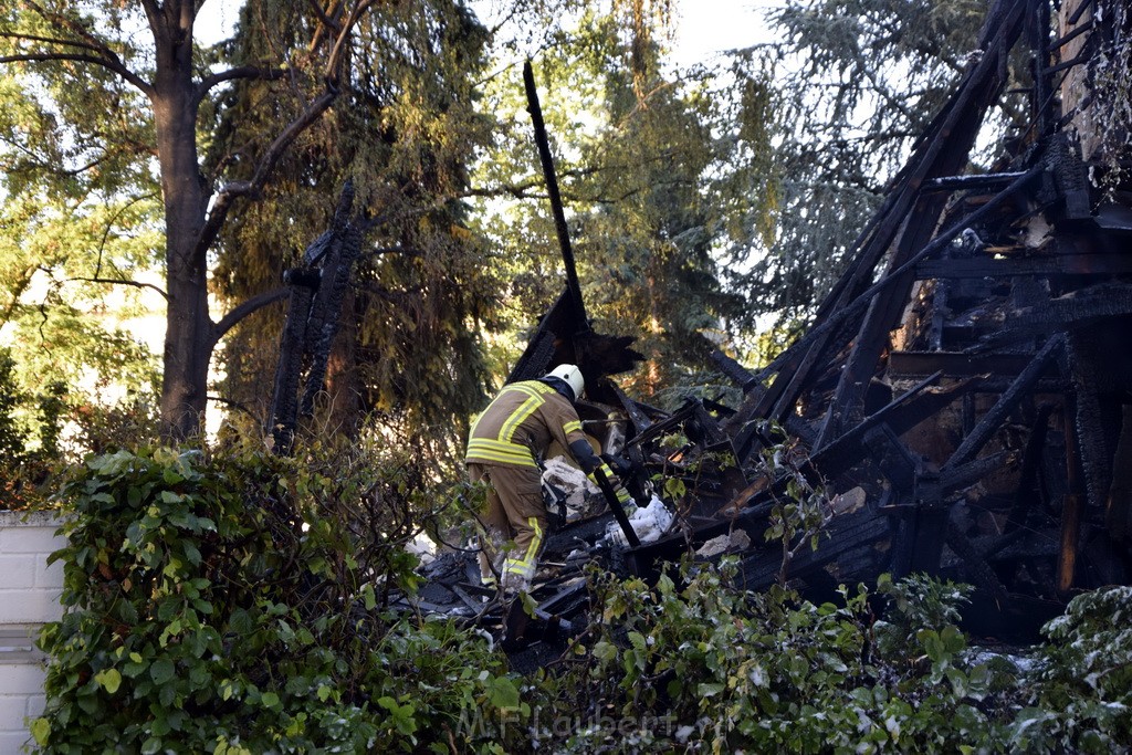 Grossfeuer Einfamilienhaus Siegburg Muehlengrabenstr P1111.JPG - Miklos Laubert